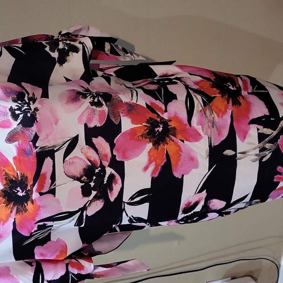 Vince Camuto Dress - Picture 4 of 16